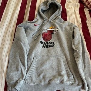 Nike Miami Heat , Light Gray Men’s Hoodie, size M, Pre-owned